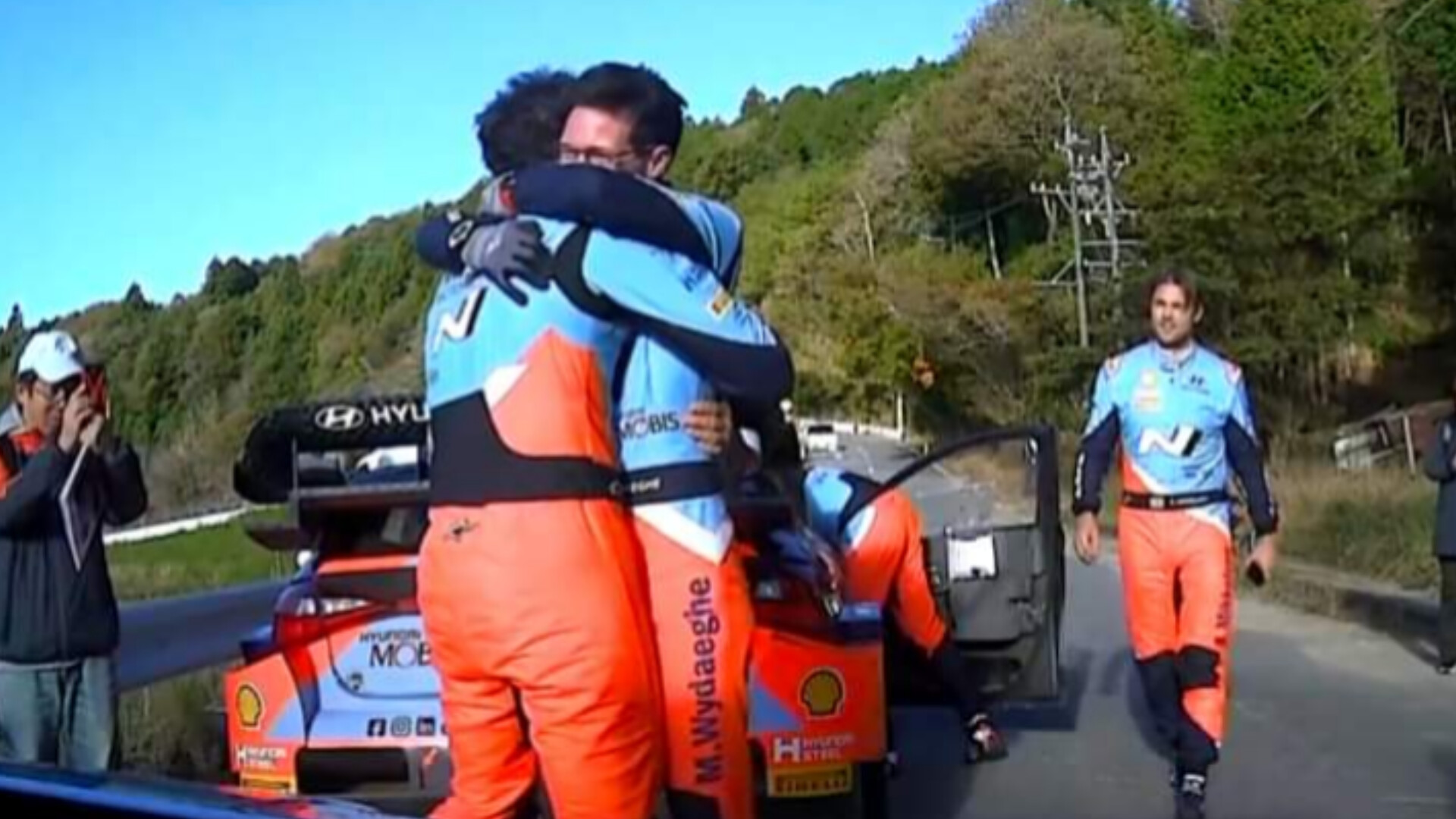 Neuville se proclama campeón del WRC tras el accidente de Tänak en Japón